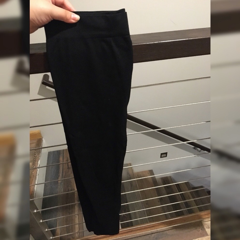 •Black Leggings•